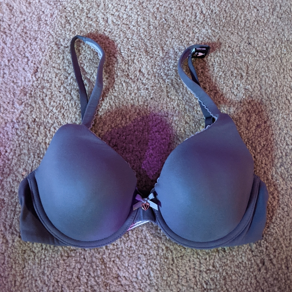 Victoria's secret bra, 30D, new with tags